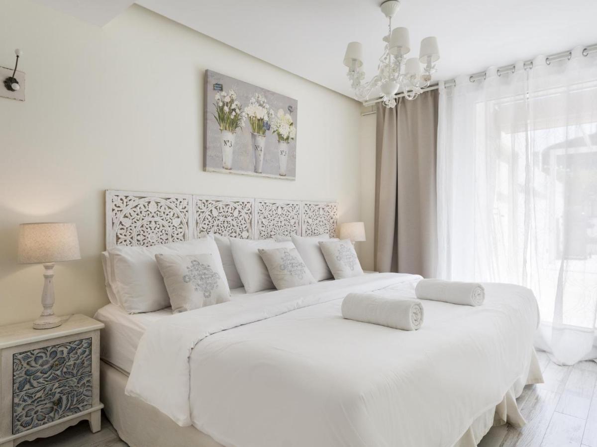 Sitges Spaces Mediterranean Apartments 5 Bedrooms, 4 Bathrooms, 75M2 Terrace, Centre Sitges- Sleeps 11 外观 照片