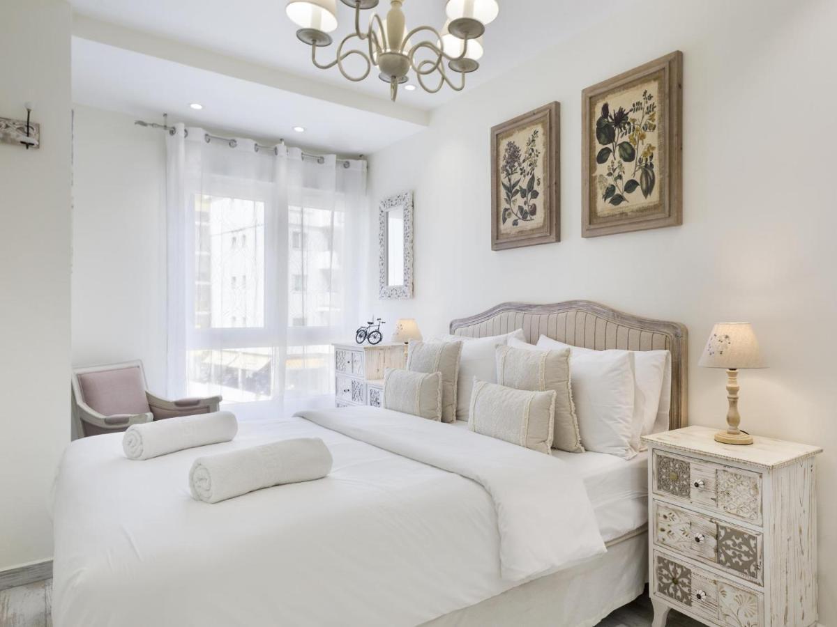 Sitges Spaces Mediterranean Apartments 5 Bedrooms, 4 Bathrooms, 75M2 Terrace, Centre Sitges- Sleeps 11 外观 照片