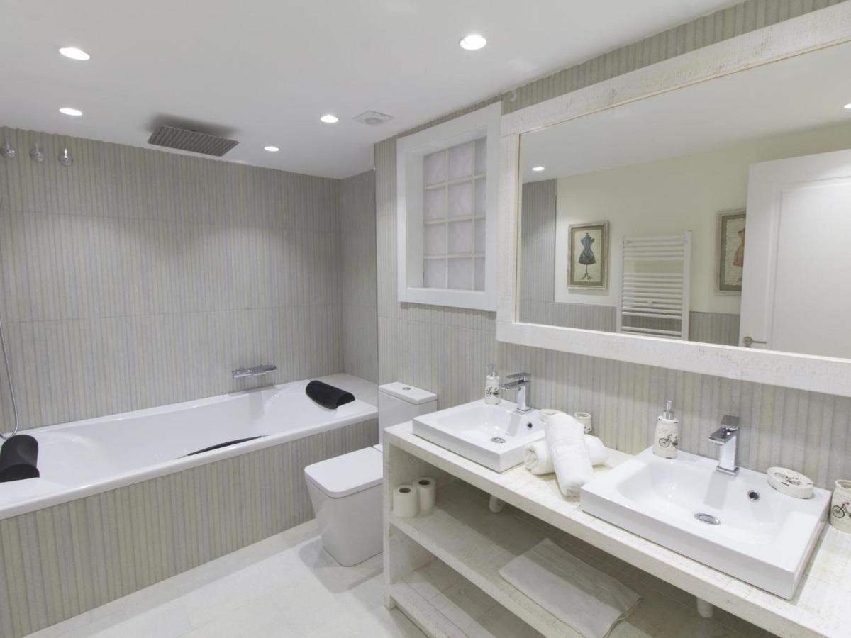 Sitges Spaces Mediterranean Apartments 5 Bedrooms, 4 Bathrooms, 75M2 Terrace, Centre Sitges- Sleeps 11 外观 照片